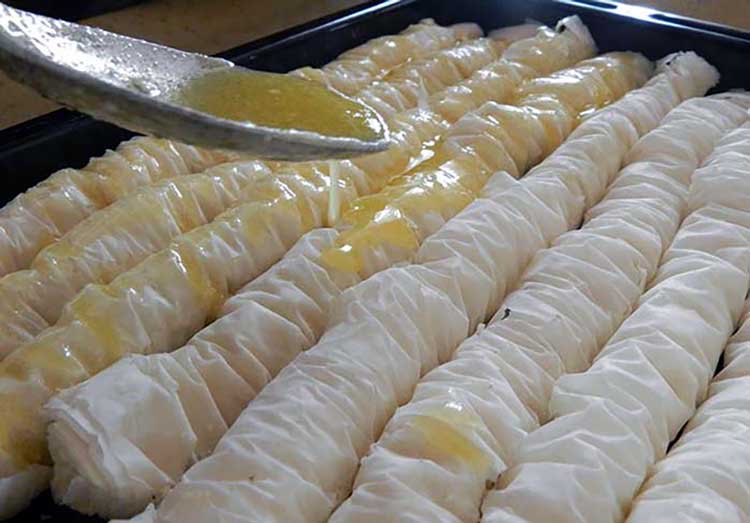 باقلوا در تابه با خمیر یوفکا