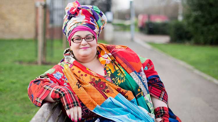 کامیلا باتمانگیلیچ